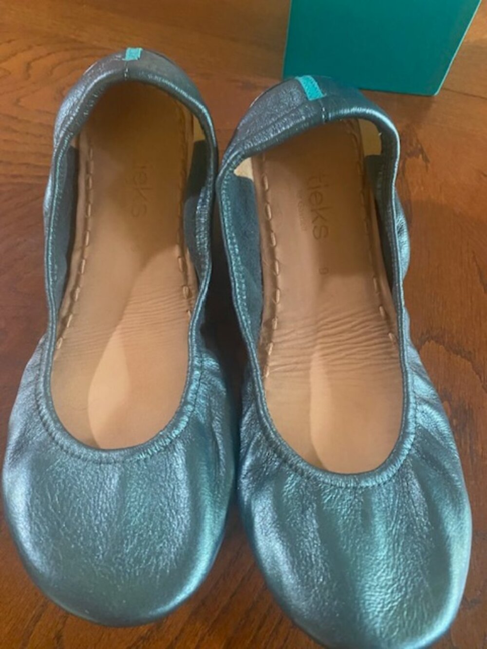 Limited Addition Tahitian Pearl Tieks size 9 with box and topper - Picture 4 of 7